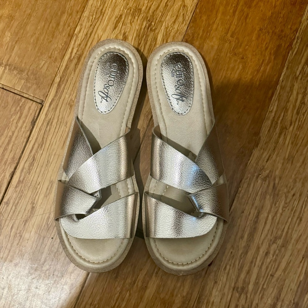 Eurosoft gold slip on sandals 8.5